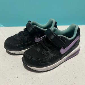 Nike Air Max children size 9C
Item number: 653822-007